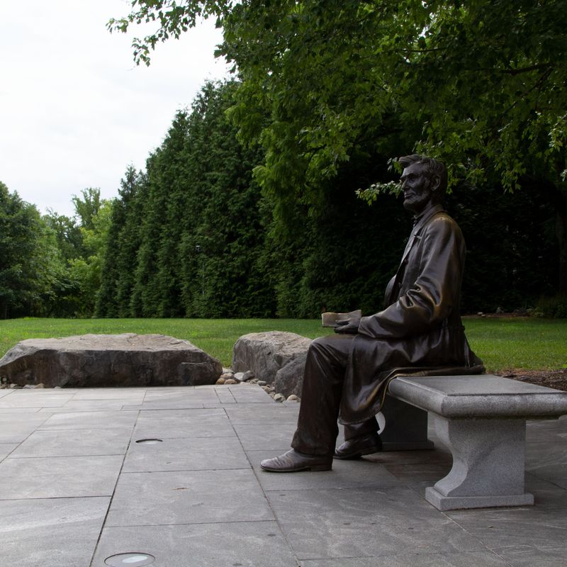 Abe Lincoln statue sitting on a bench